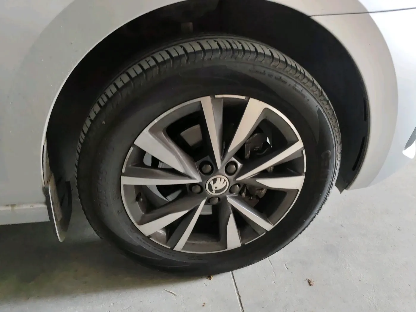 2024 Skoda SLAVIA STYLE 1.0L TSI AT, Petrol, Automatic, 11,432 km, tyre