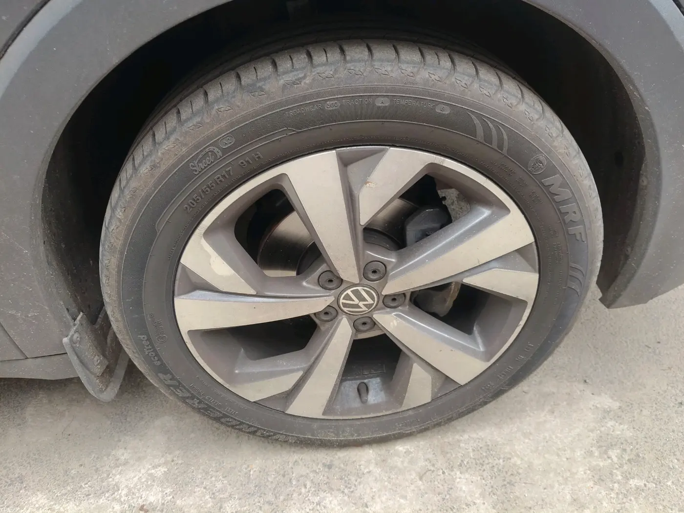 2024 Volkswagen TAIGUN TOPLINE 1.0 TSI AT, Petrol, Automatic, 38,379 km, tyre
