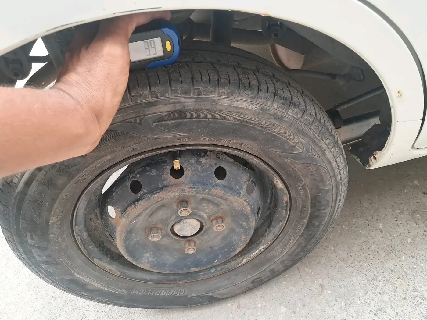2014 Maruti Alto 800 LXI, Petrol, Manual, 89,598 km, tyre