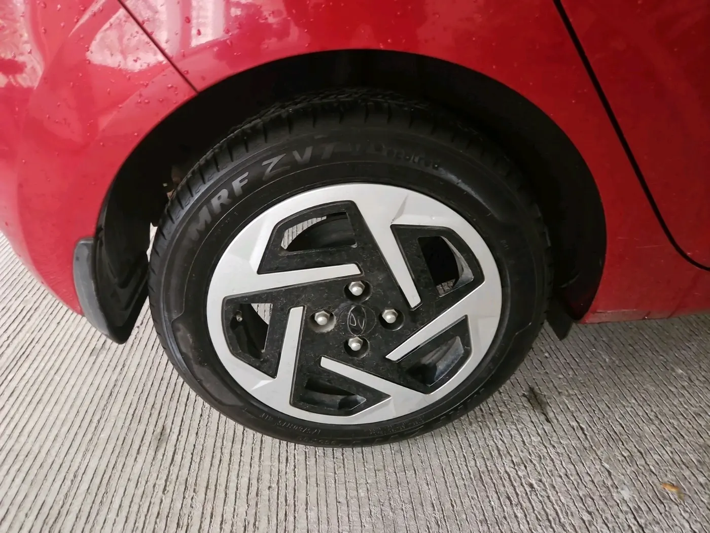 2023 Hyundai GRAND I10 NIOS SPORTZ AMT 1.2 KAPPA VTVT, Petrol, Automatic, 7,088 km, tyre
