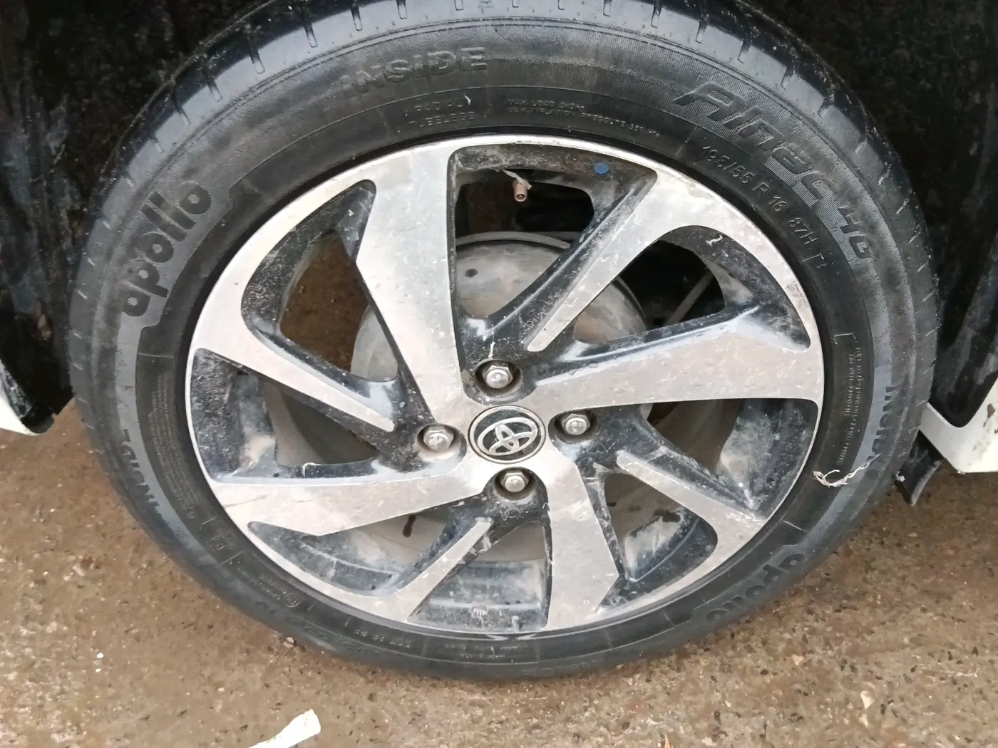 2022 Toyota Glanza V AMT, CNG, Automatic, 49,587 km, tyre