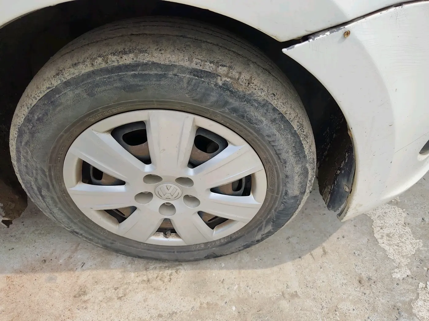2012 Volkswagen Vento TRENDLINE 1.6, Petrol, Manual, 66,917 km, tyre