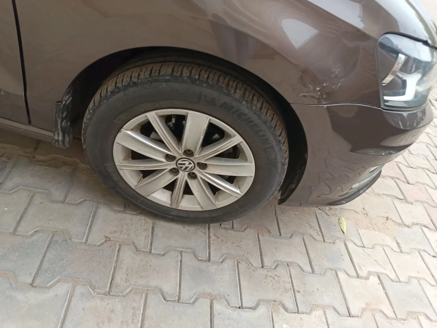 2016 Volkswagen Vento HIGHLINE PETROL AT, Petrol, Automatic, 88,349 km, tyre