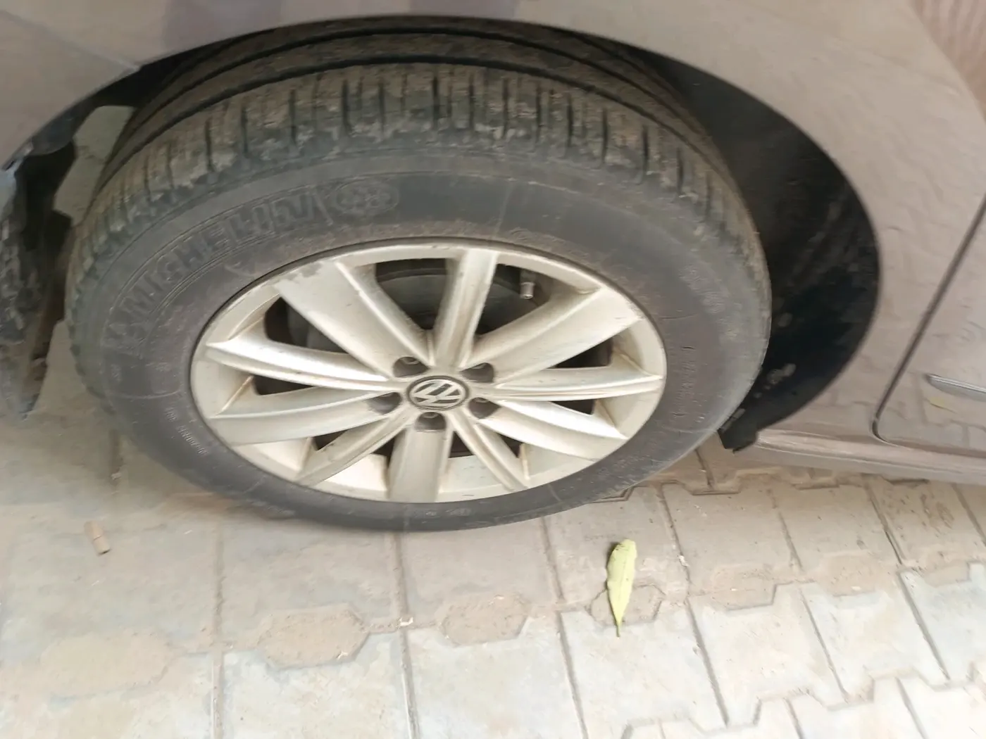 2016 Volkswagen Vento HIGHLINE PETROL AT, Petrol, Automatic, 88,349 km, tyre