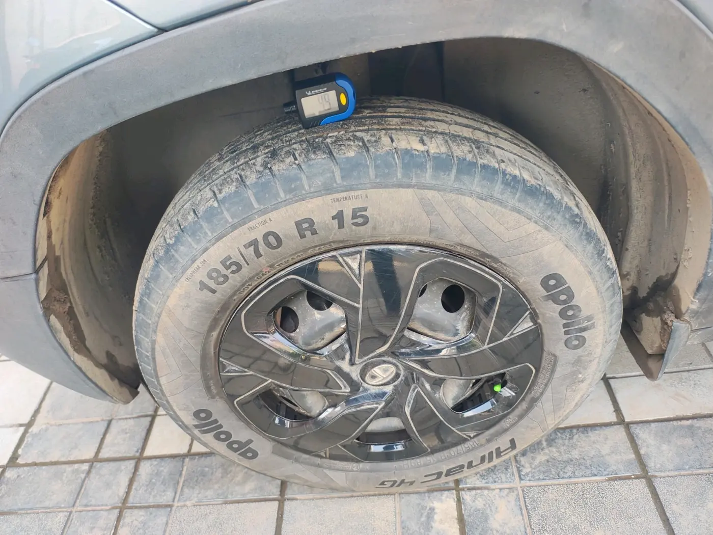2023 Tata PUNCH ADVENTURE RHYTHM PACK MT, Petrol, Manual, 37,102 km, tyre