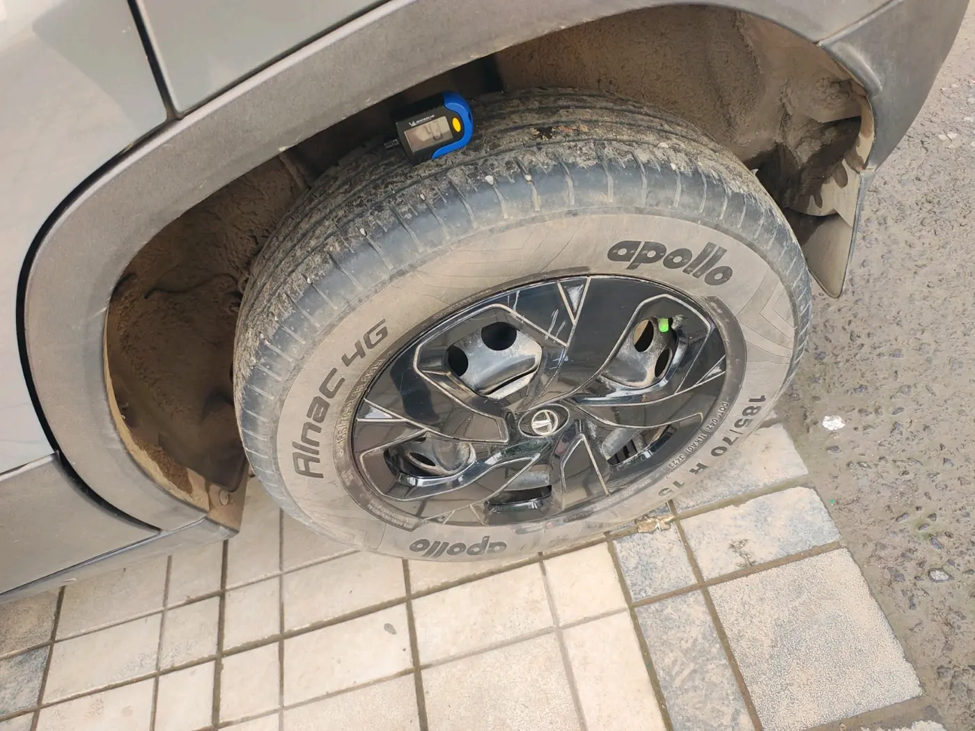 2023 Tata PUNCH ADVENTURE RHYTHM PACK MT, Petrol, Manual, 37,102 km, tyre