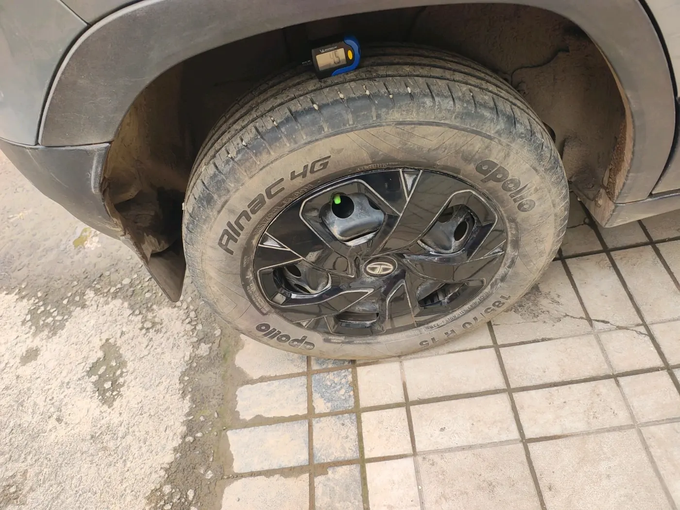 2023 Tata PUNCH ADVENTURE RHYTHM PACK MT, Petrol, Manual, 37,102 km, tyre