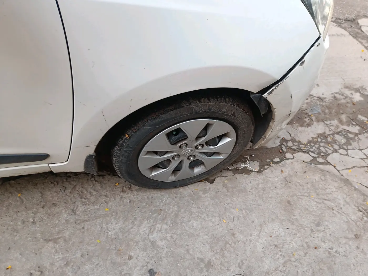 2014 Hyundai Xcent S 1.2, Petrol, Manual, 70,000 km, tyre