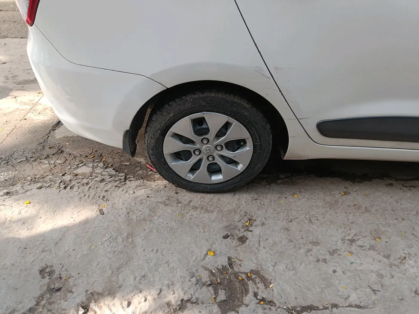 2014 Hyundai Xcent S 1.2, Petrol, Manual, 70,000 km, tyre
