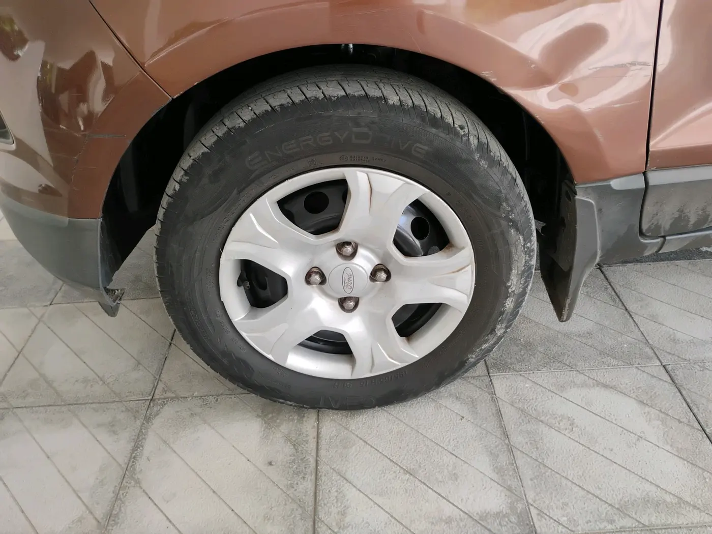 2017 Ford Ecosport TREND 1.5L DIESEL, Diesel, Manual, 2,41,324 km, tyre