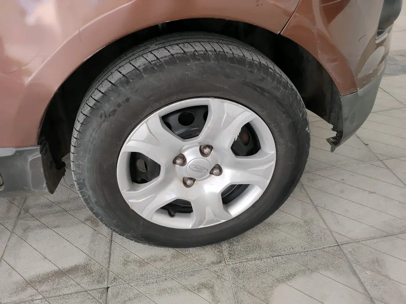 2017 Ford Ecosport TREND 1.5L DIESEL, Diesel, Manual, 2,41,324 km, tyre