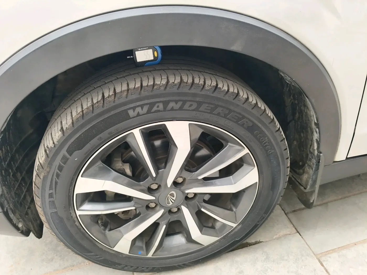 2021 Mahindra XUV300 W8 (O) 1.2 PETROL, Petrol, Manual, 35,551 km, tyre