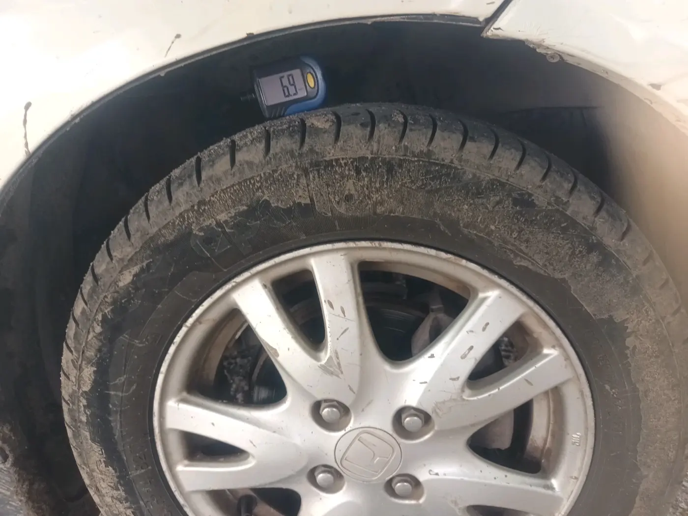 2012 Honda Brio S MT, Petrol, Manual, 1,31,330 km, tyre