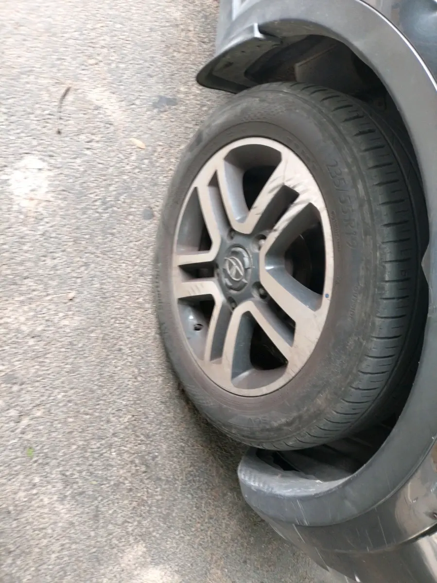 2017 Tata Hexa XT 4X2 6 STR, Diesel, Manual, 1,27,016 km, tyre