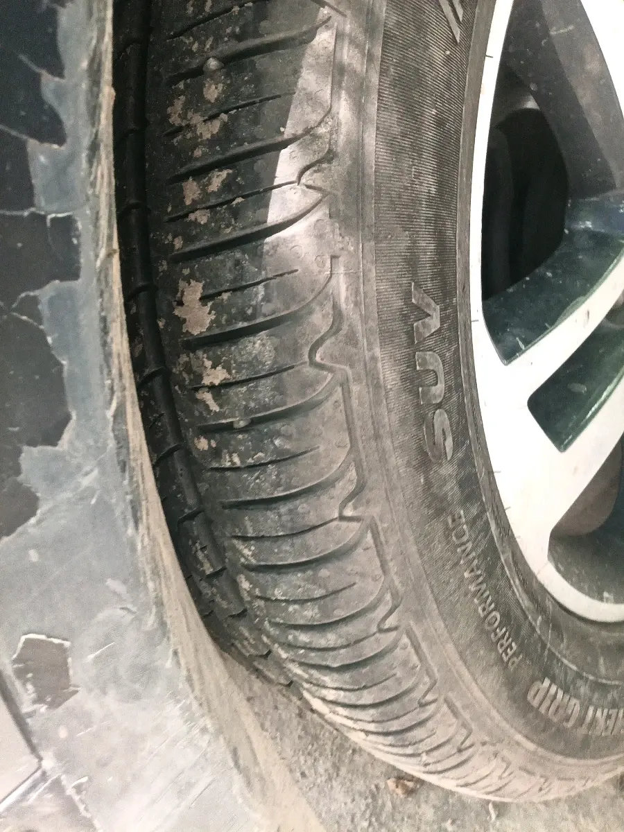 2017 Tata Hexa XTA 4X2 7 STR, Diesel, Automatic, 1,60,462 km, tyre