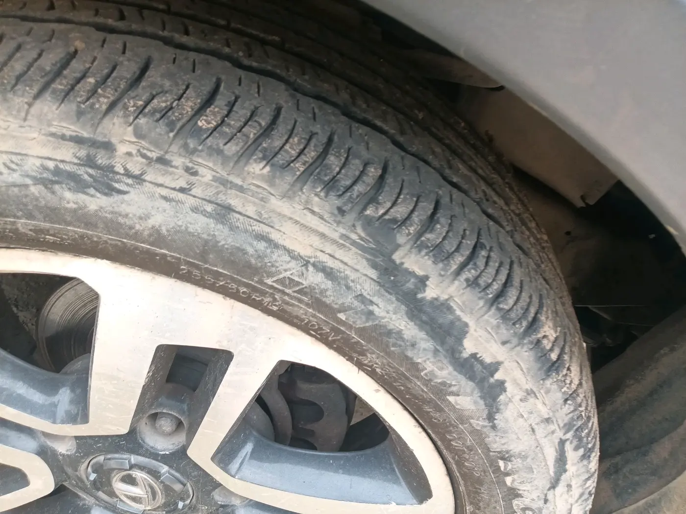 2017 Tata Hexa XTA 4X2 7 STR, Diesel, Automatic, 1,60,462 km, tyre