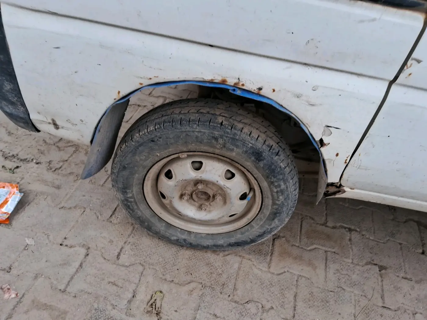 2015 Maruti Eeco 5 STR, Petrol, Manual, 1,21,488 km, tyre