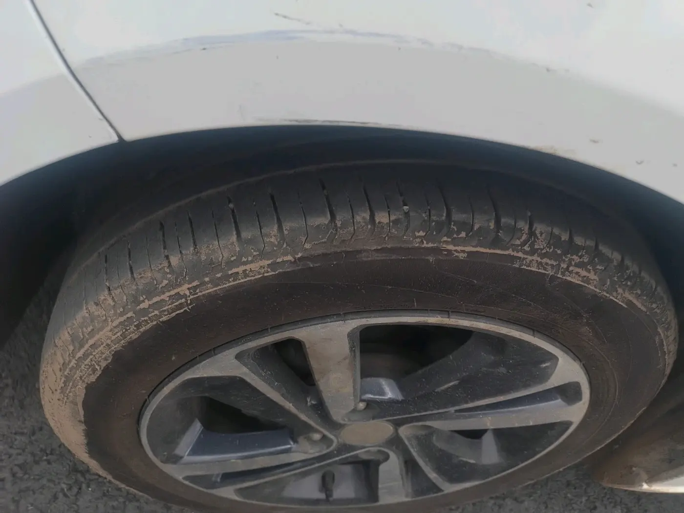 2020 Tata ALTROZ XZ PETROL, Petrol, Manual, 24,090 km, tyre