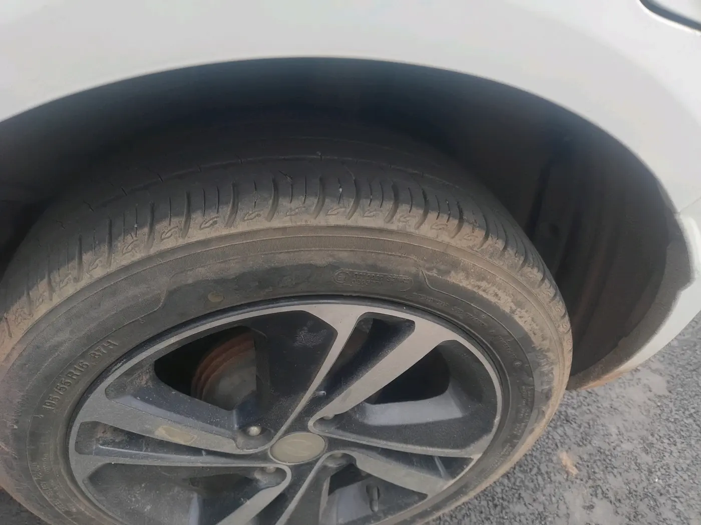 2020 Tata ALTROZ XZ PETROL, Petrol, Manual, 24,090 km, tyre