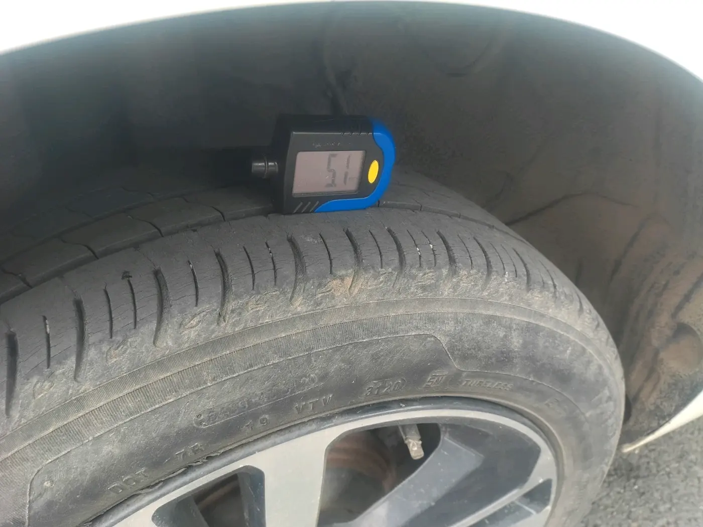 2020 Tata ALTROZ XZ PETROL, Petrol, Manual, 24,090 km, tyre