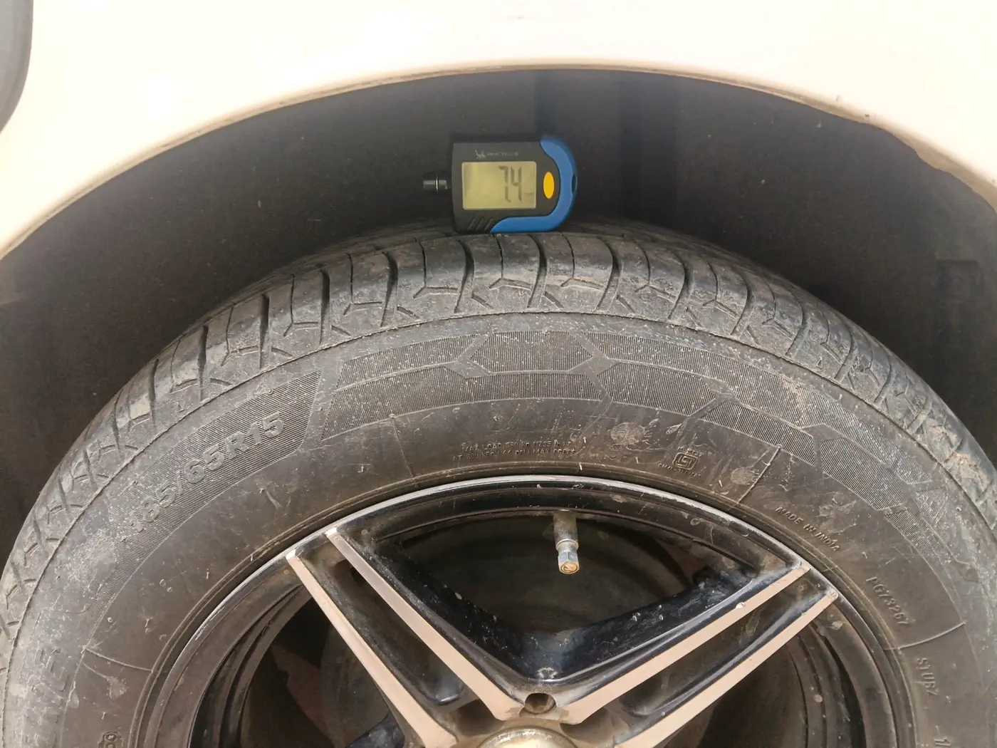 2016 Maruti Ertiga VXI CNG, CNG, Manual, 1,21,060 km, tyre