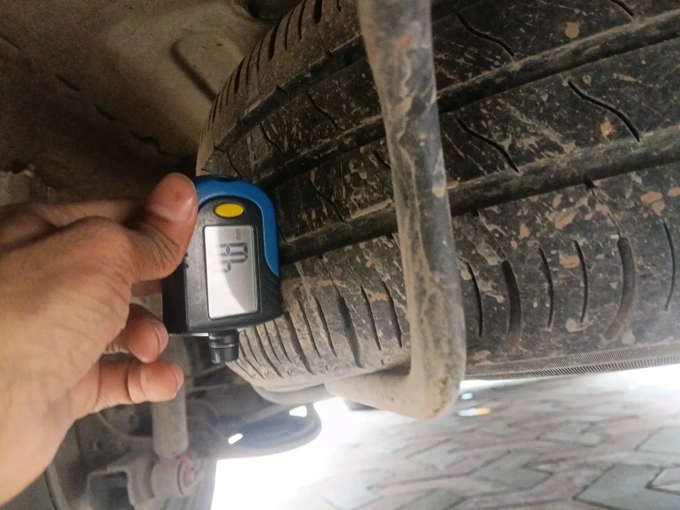 2016 Maruti Ertiga VXI CNG, CNG, Manual, 1,21,060 km, tyre
