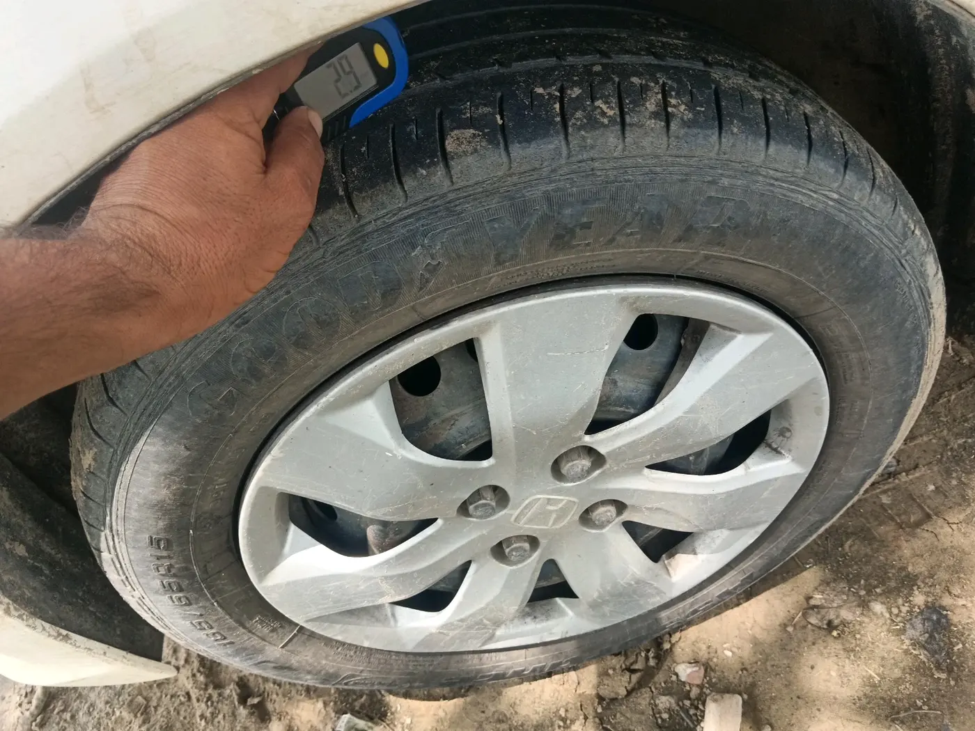 2014 Honda Mobilio 1.5L I-DTEC S, Diesel, Manual, 1,72,072 km, tyre