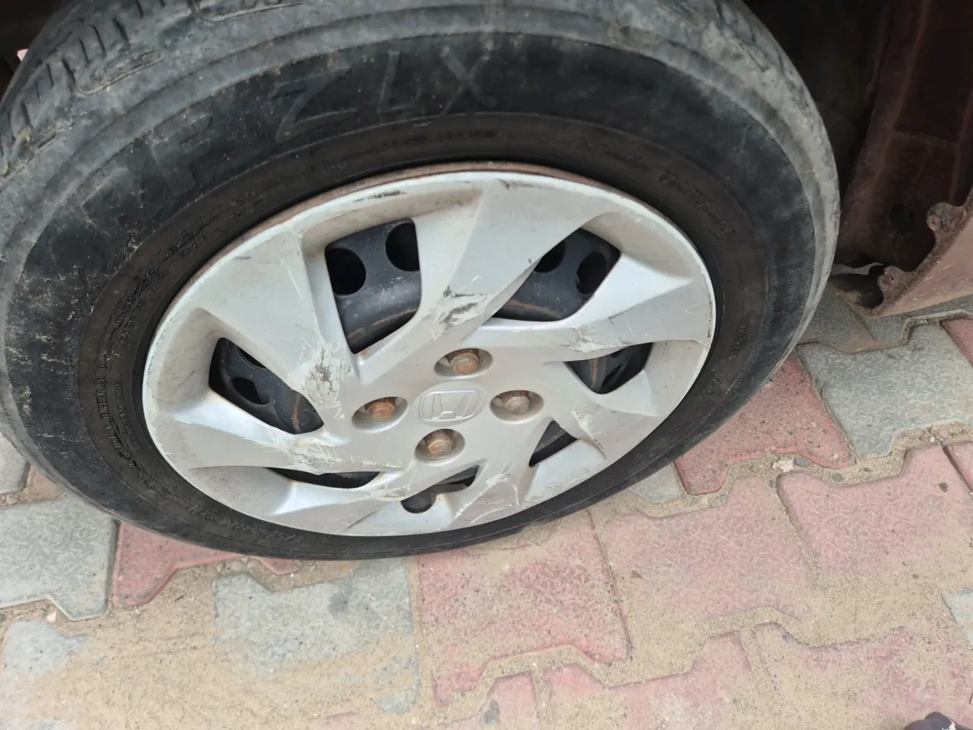 2013 Honda Amaze 1.5L I-DTEC S, Diesel, Manual, 1,03,903 km, tyre