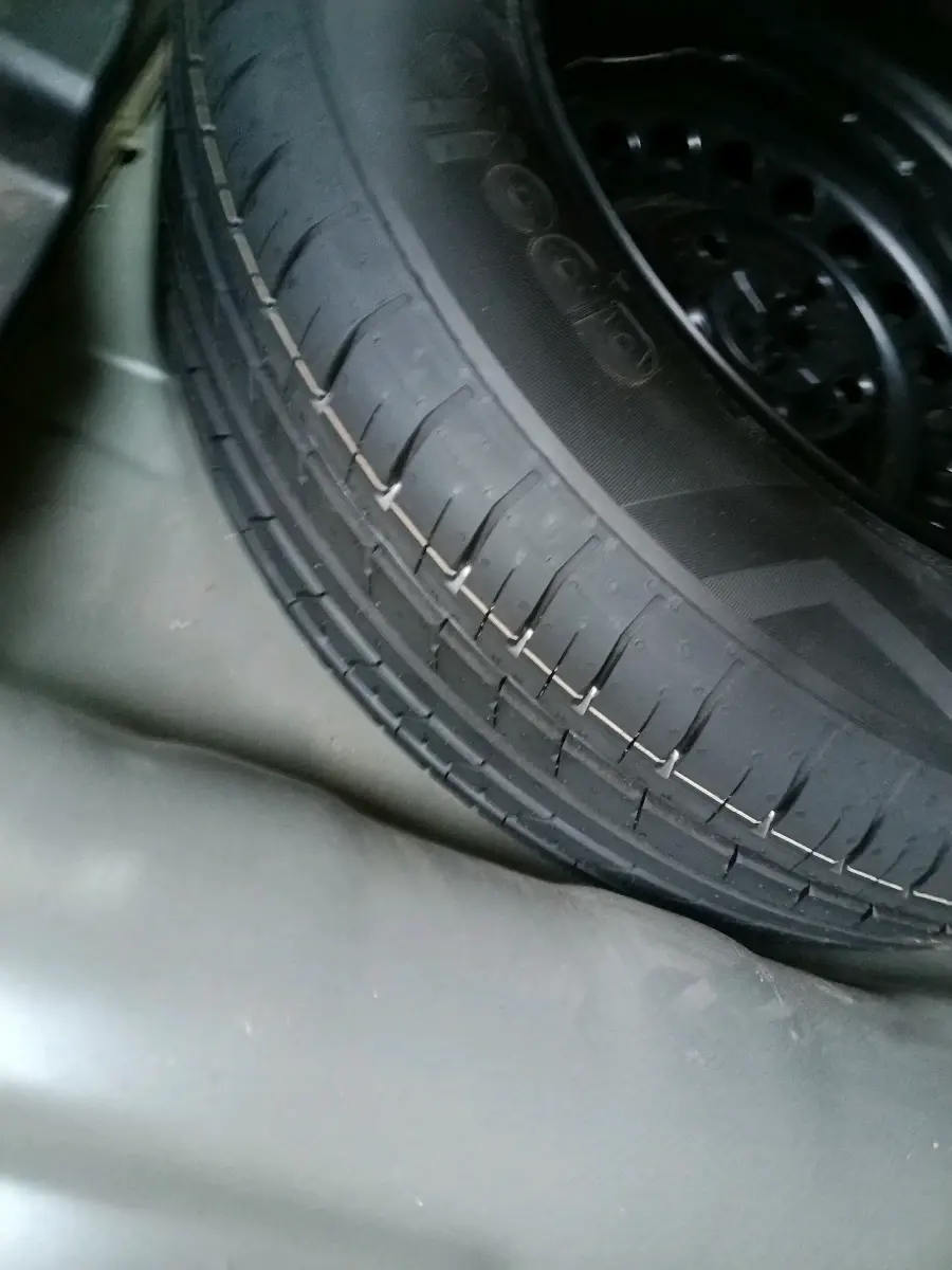 2023 Hyundai VENUE SX 1.2 PETROL, Petrol, Manual, 30,223 km, tyre