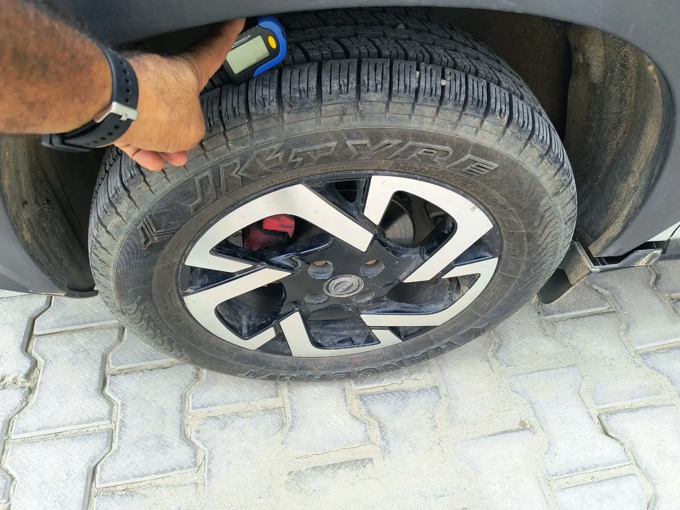 2021 Nissan MAGNITE XE, CNG, Manual, 77,089 km, tyre