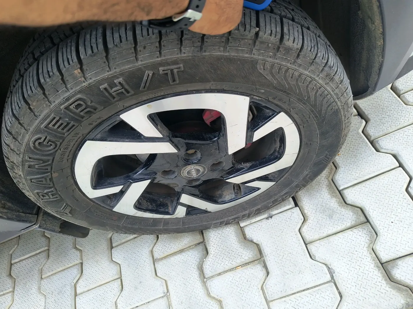 2021 Nissan MAGNITE XE, CNG, Manual, 77,089 km, tyre