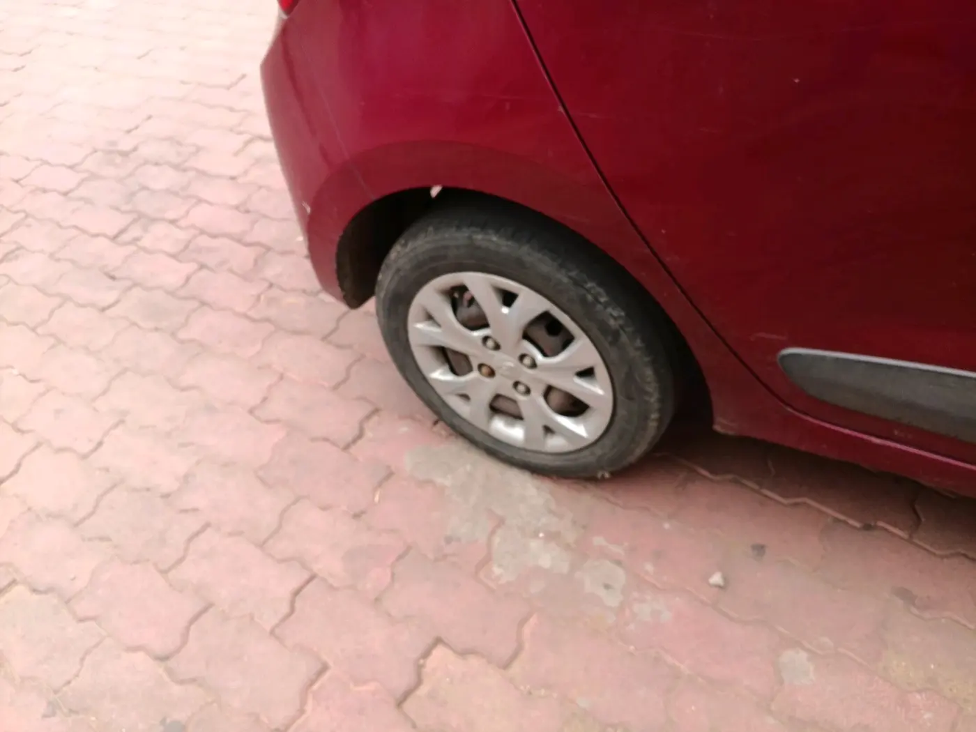 2016 Hyundai Grand i10 SPORTZ 1.1 CRDI, Diesel, Manual, 1,46,815 km, tyre
