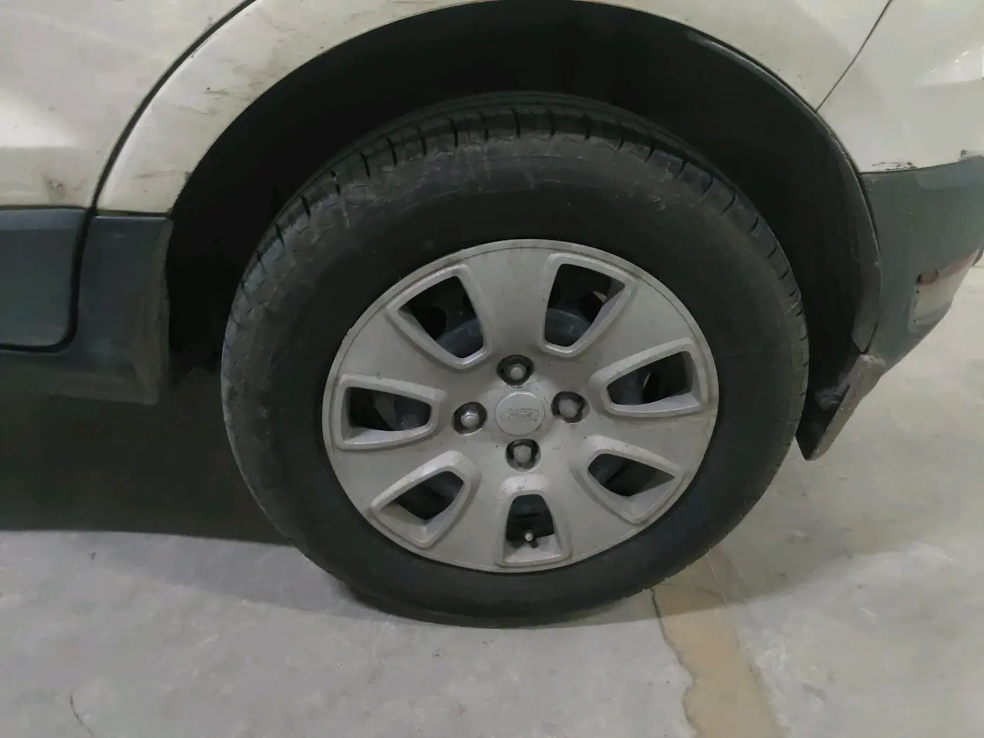 2019 Ford Ecosport AMBIENTE 1.5L DIESEL, Diesel, Manual, 1,24,684 km, tyre