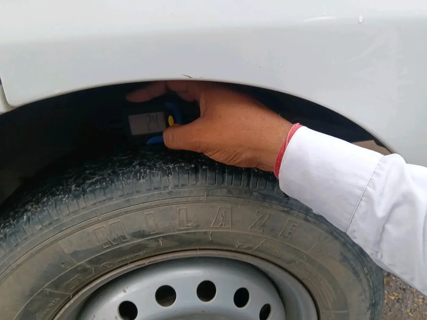 2023 Maruti Eeco 5 STR AC CNG, CNG, Manual, 57,308 km, tyre