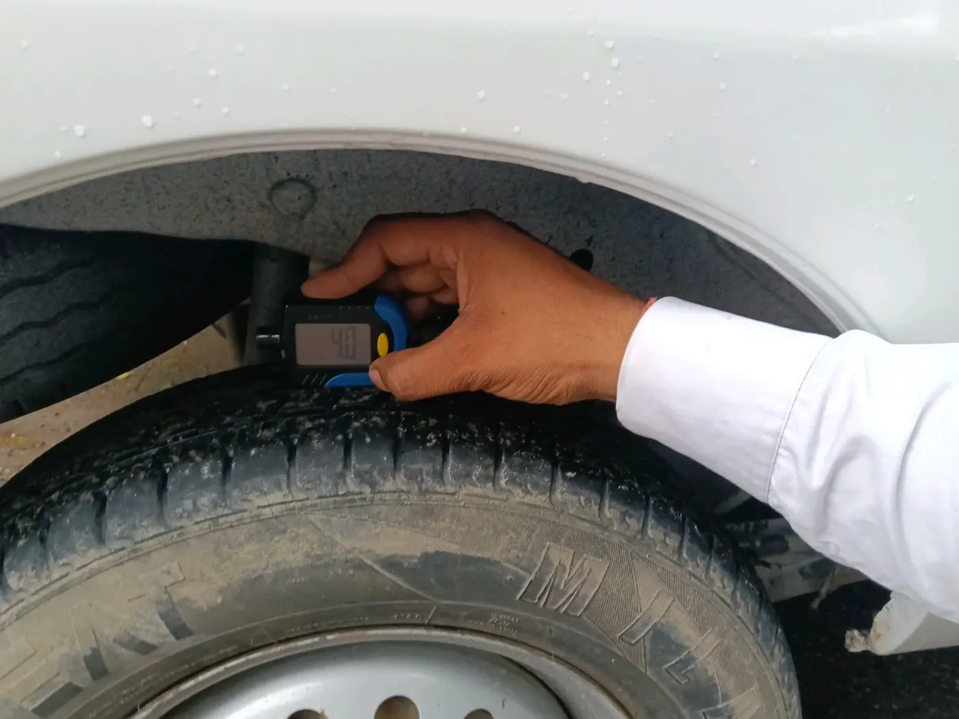 2023 Maruti Eeco 5 STR AC CNG, CNG, Manual, 57,308 km, tyre