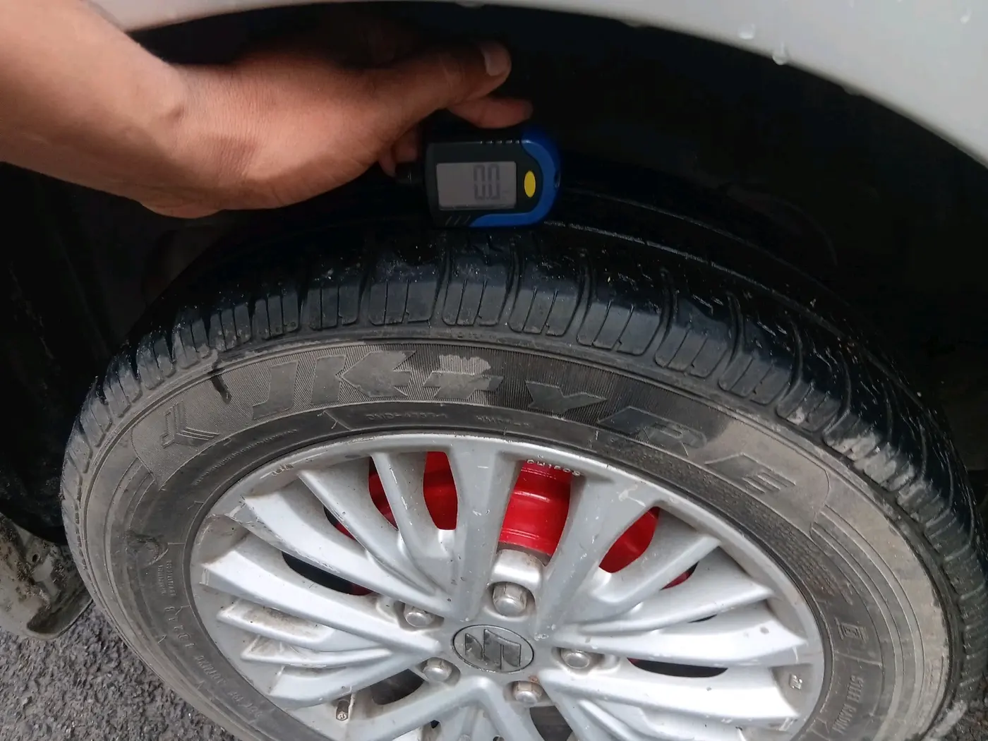 2018 Maruti Ertiga ZXI SHVS, Petrol, Manual, 97,627 km, tyre