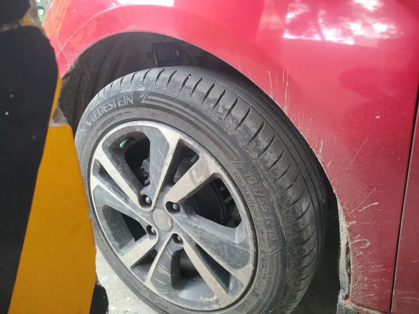 2020 Tata ALTROZ XZ PETROL, Petrol, Manual, 73,176 km, tyre