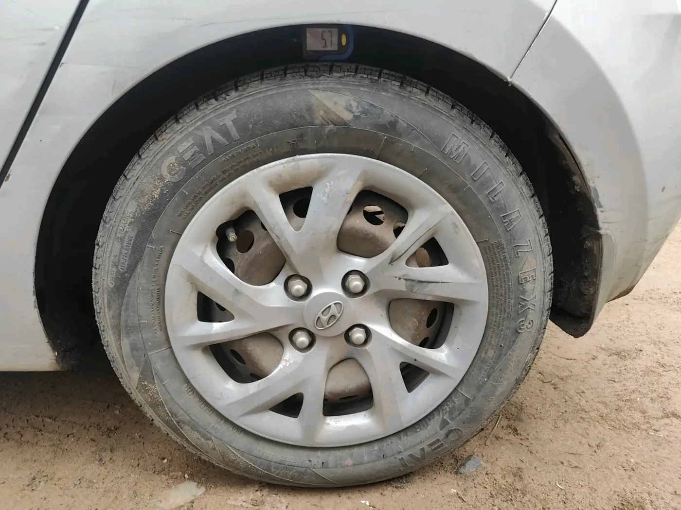 2018 Hyundai Grand i10 SPORTZ 1.2 KAPPA VTVT, CNG, Manual, 1,36,883 km, tyre