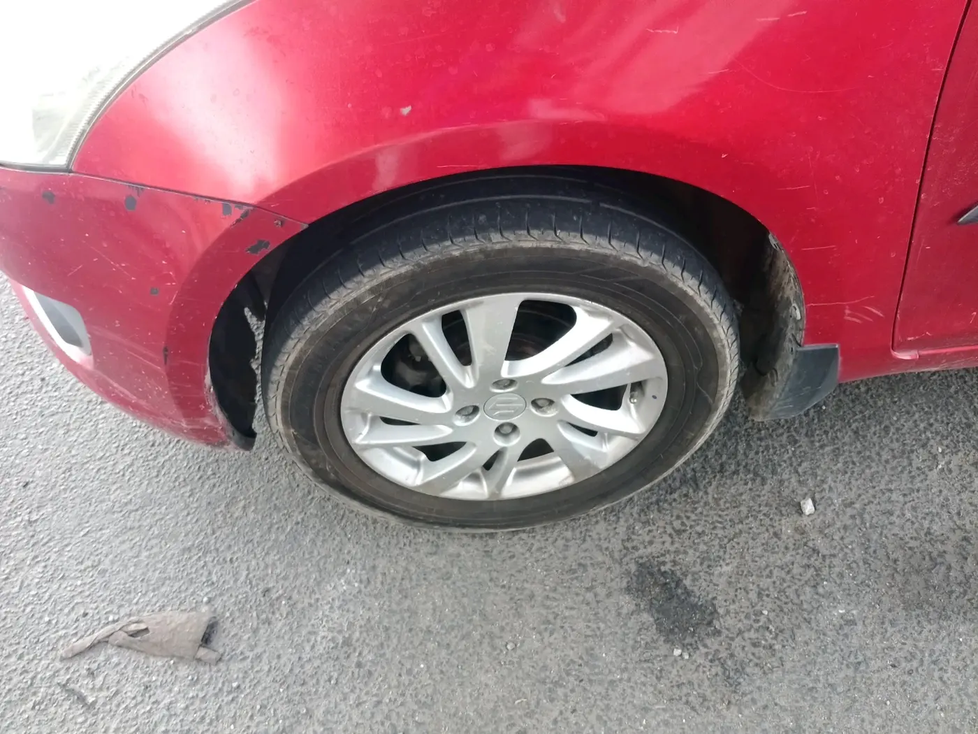 2013 Maruti Swift ZDI, Diesel, Manual, 1,29,969 km, tyre