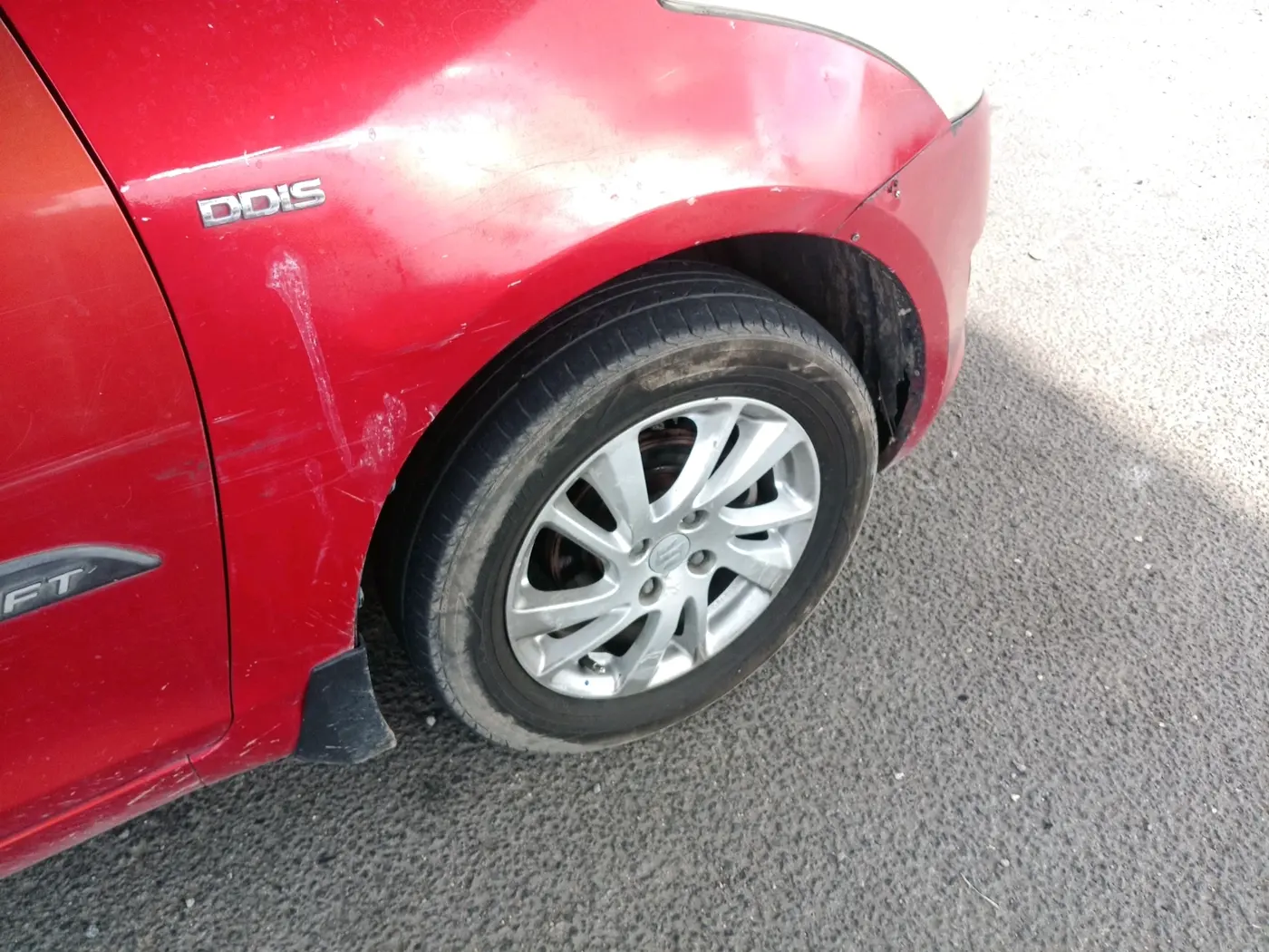 2013 Maruti Swift ZDI, Diesel, Manual, 1,29,969 km, tyre