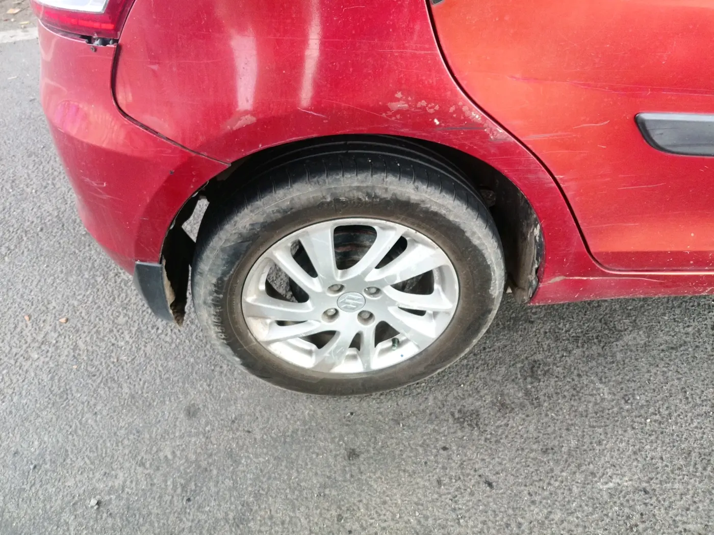 2013 Maruti Swift ZDI, Diesel, Manual, 1,29,969 km, tyre