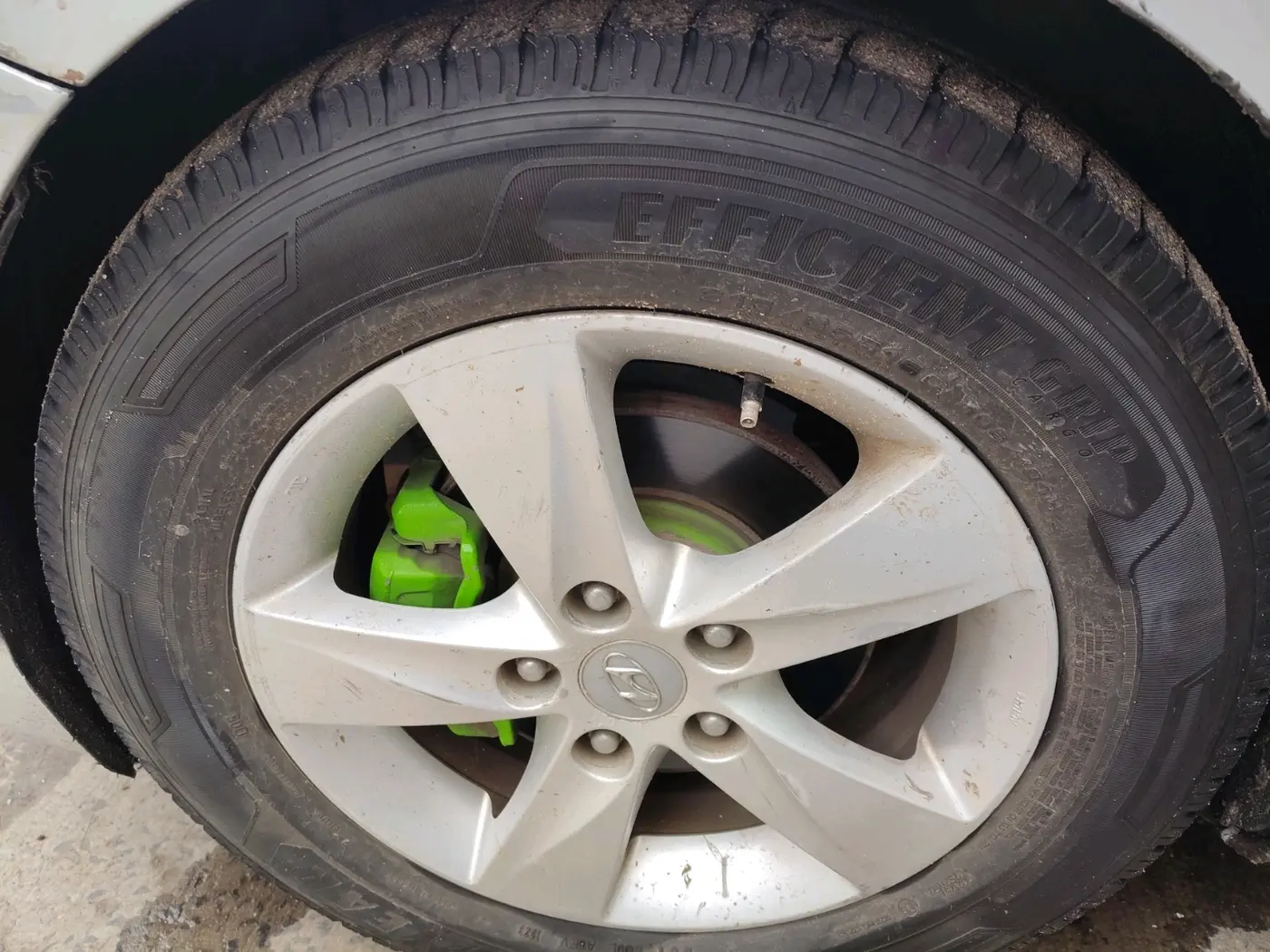 2014 Hyundai New Elantra 1.6 SX (O) MT CRDI, Diesel, Manual, 1,03,721 km, tyre