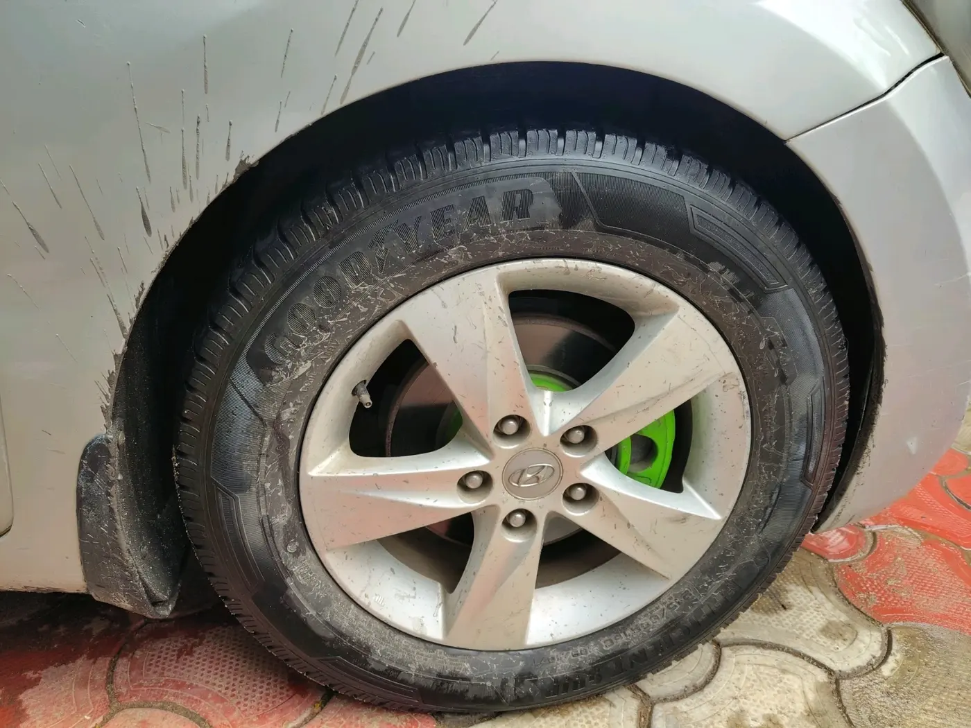 2014 Hyundai New Elantra 1.6 SX (O) MT CRDI, Diesel, Manual, 1,03,721 km, tyre