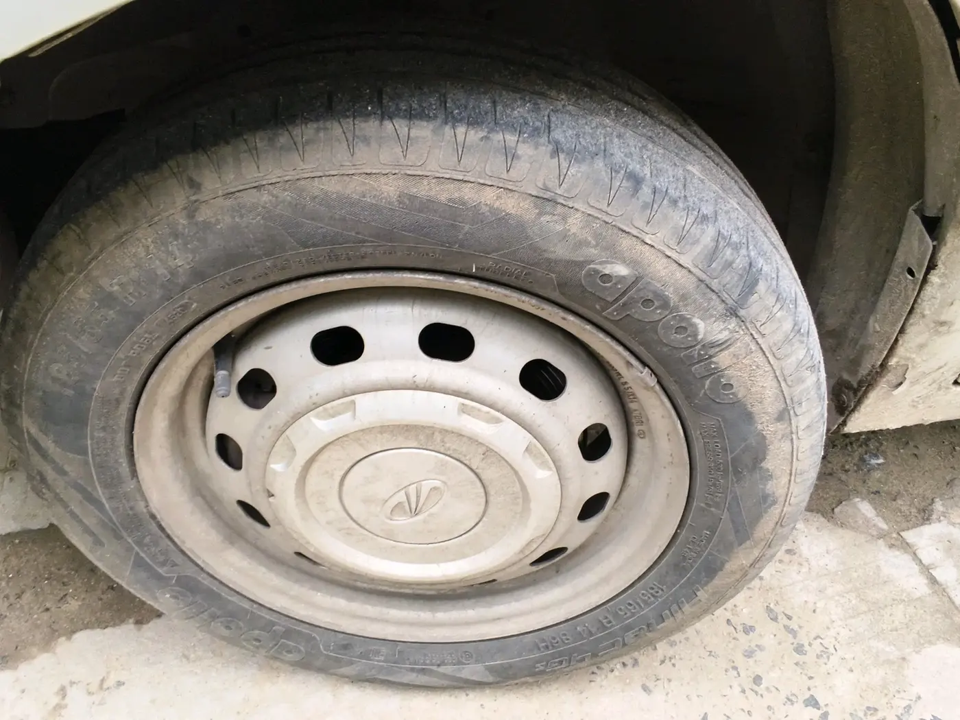 2017 Mahindra Kuv100 K2 6 STR, CNG, Manual, 1,32,584 km, tyre