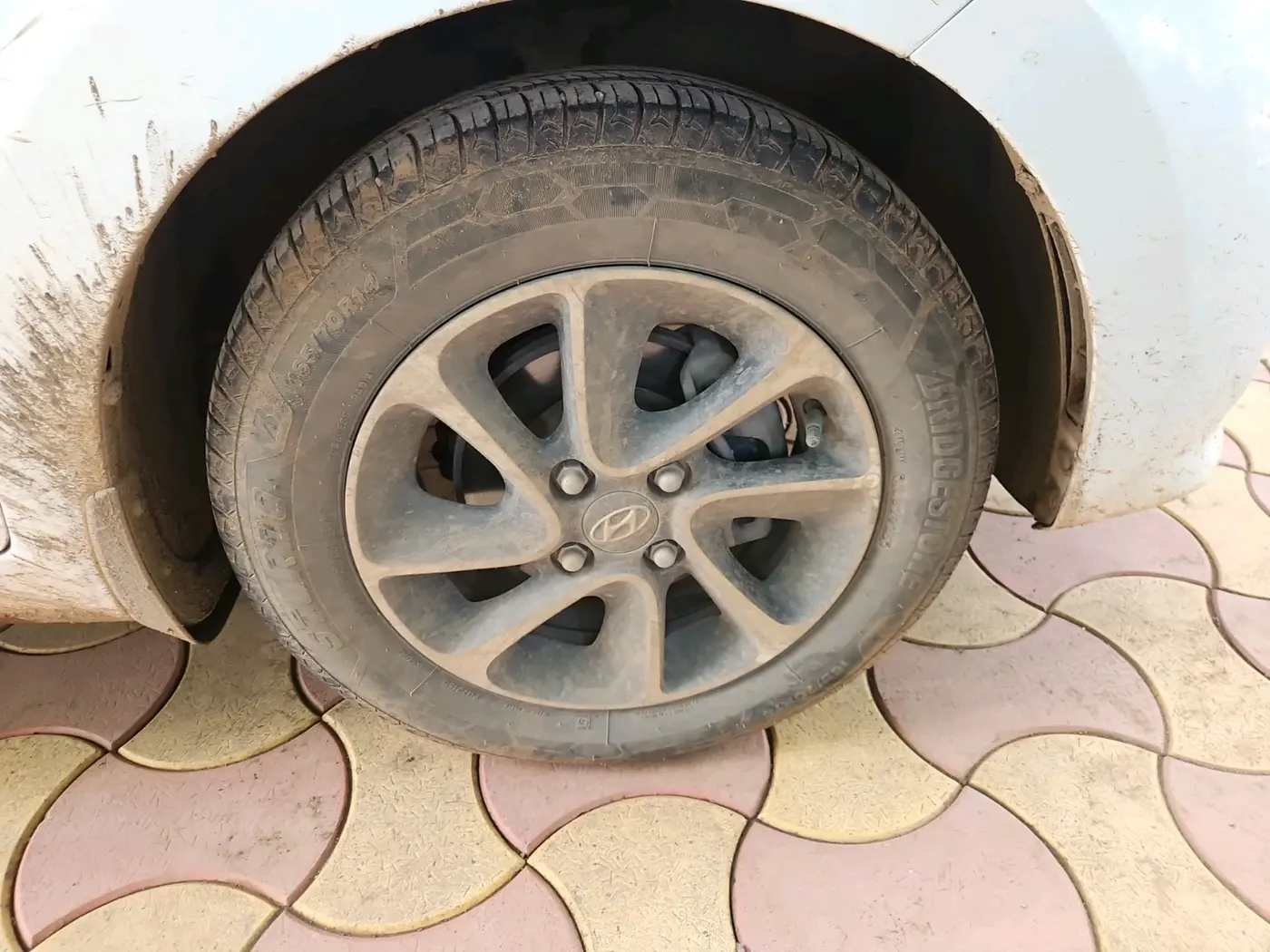 2018 Hyundai Grand i10 ASTA 1.2 KAPPA VTVT, CNG, Manual, 80,785 km, tyre