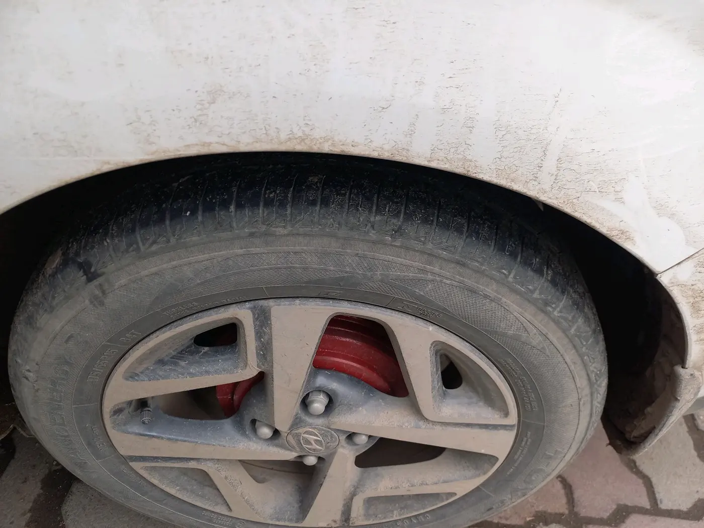 2020 Hyundai AURA SX 1.2, Petrol, Manual, 83,158 km, tyre
