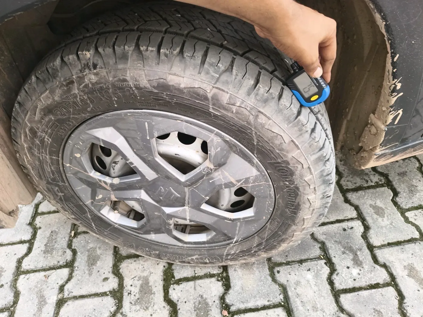 2021 Maruti Vitara Brezza LXI, Petrol, Manual, 91,213 km, tyre