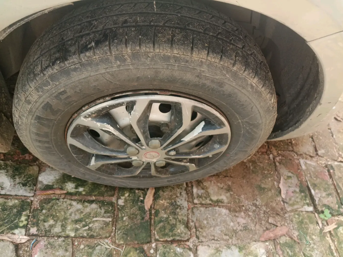 2012 Maruti Swift Dzire LXI, Petrol, Manual, 55,081 km, tyre