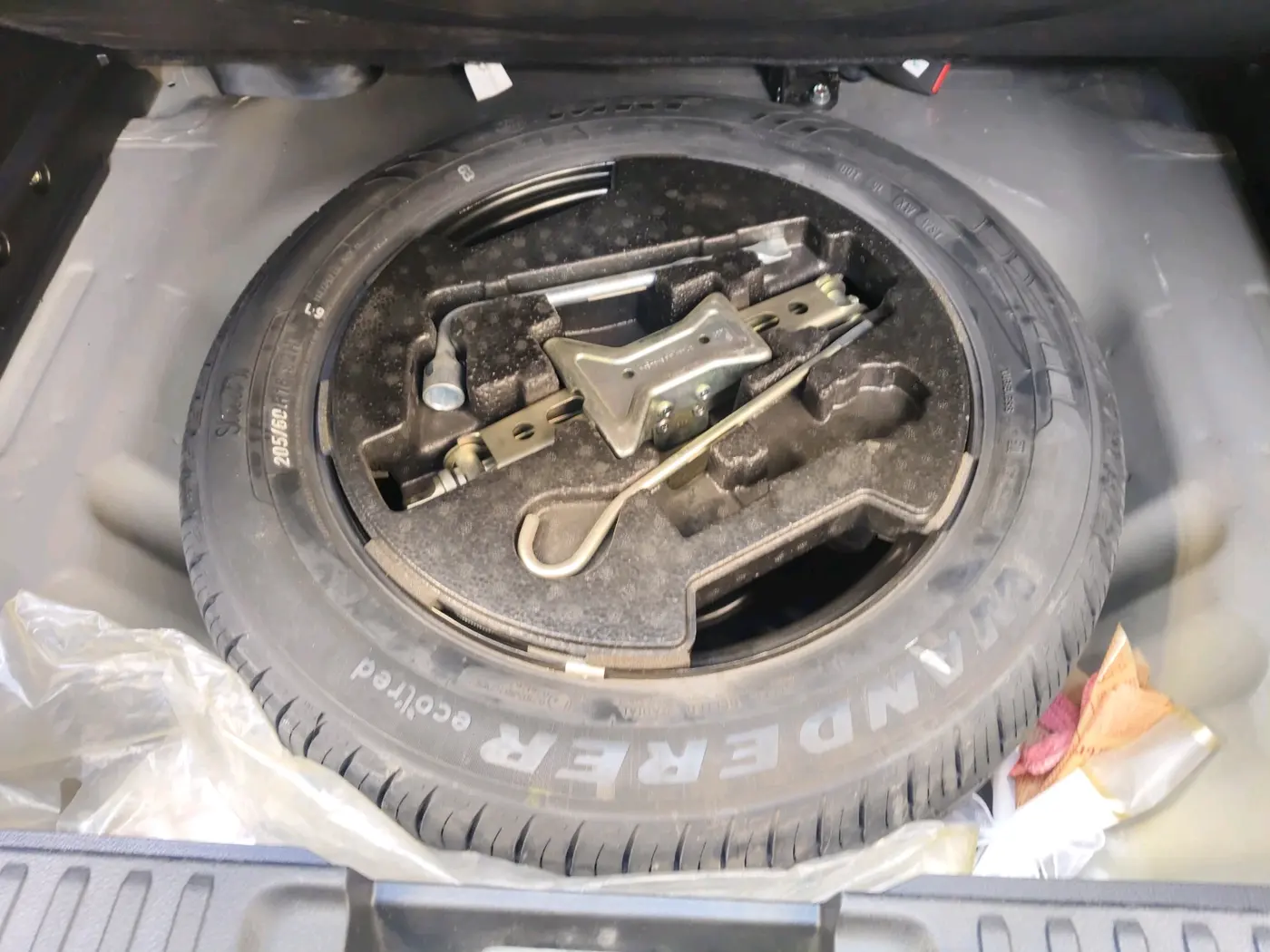 2022 Maruti Vitara Brezza VXI, Petrol, Manual, 39,782 km, tyre
