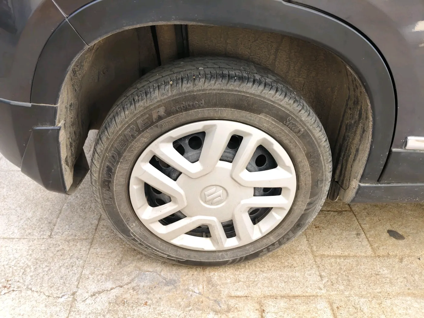 2022 Maruti Vitara Brezza VXI, Petrol, Manual, 39,782 km, tyre